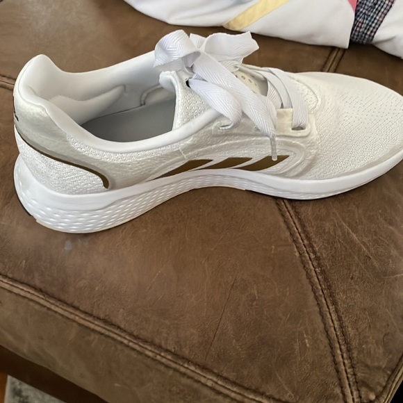 Women Adidas Shoes Edgeluxe - Picture 2 of 3